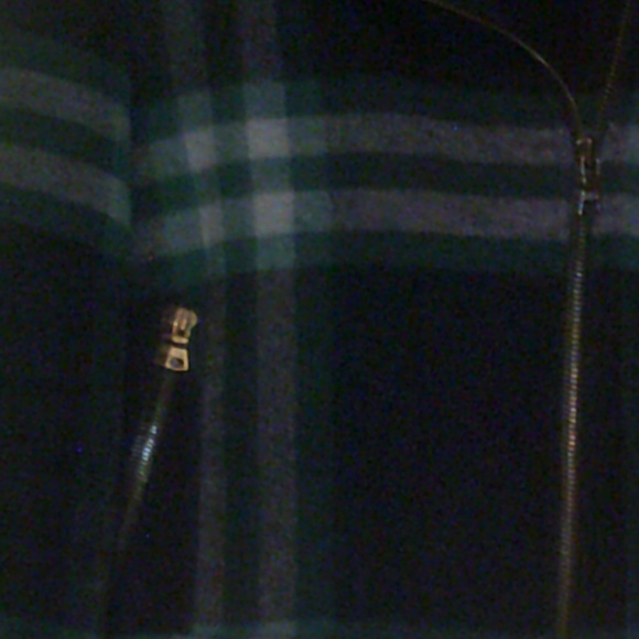 GAP  plaid  Ladies Jacket **MAKE AN OFFER** - Picture 6 of 7
